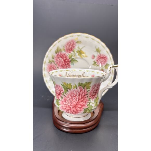 Royal Albert "November" chrysanthemum flower of the month Teacup Cup Saucer Engl - Picture 9 of 15